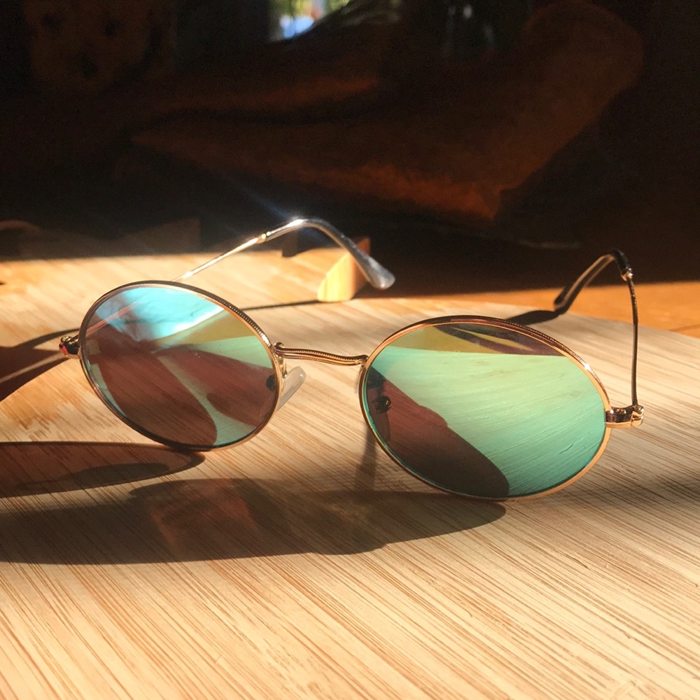 Holo graphic oval shape glasses